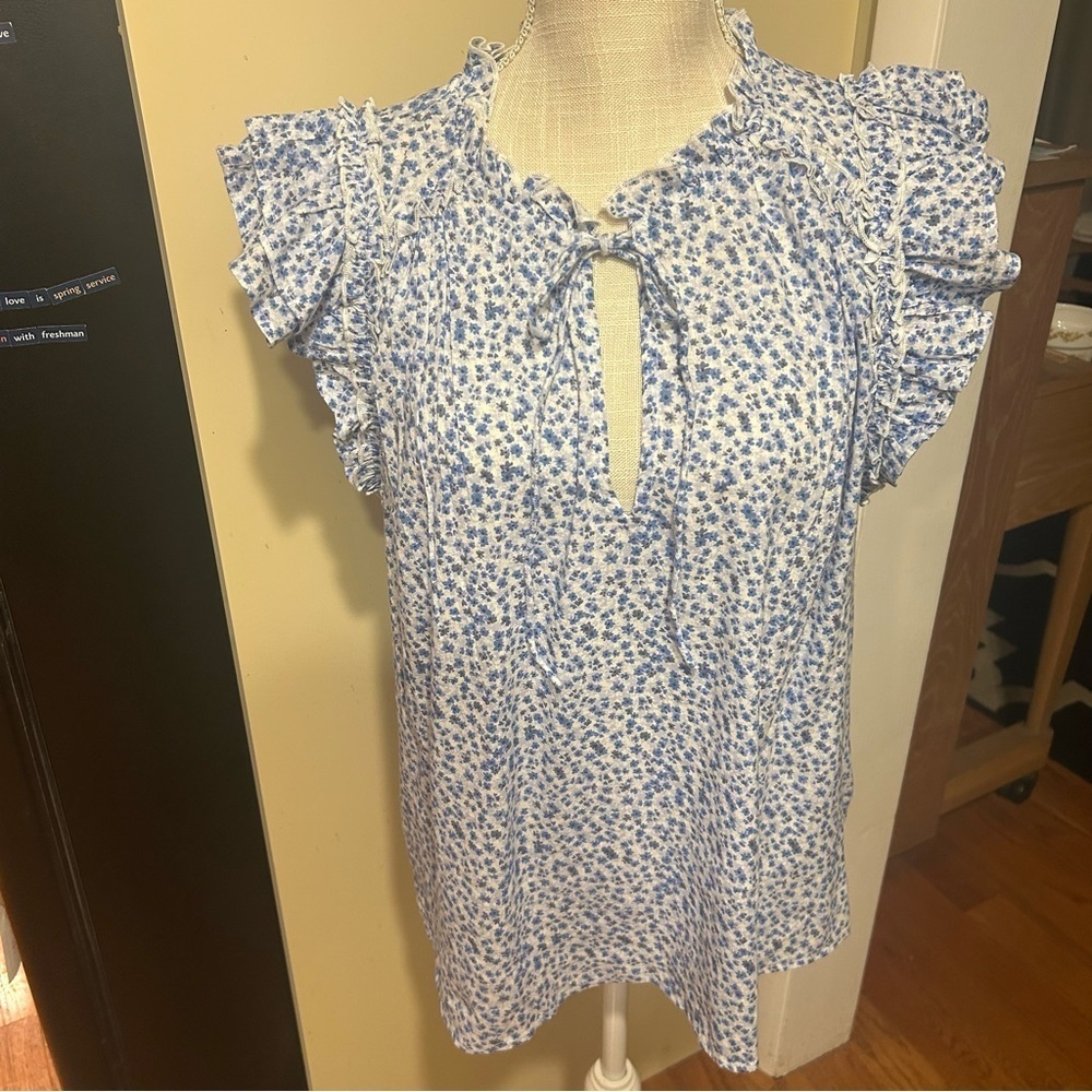 NWT GAP Flutter Sleeve Split Neck Tie Flower Blouse/ Shirt Size Medium
